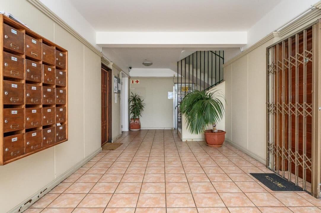 Spacious Coastal Living - An Exceptional Opportunity Near the Sea — photograph 5 of 21