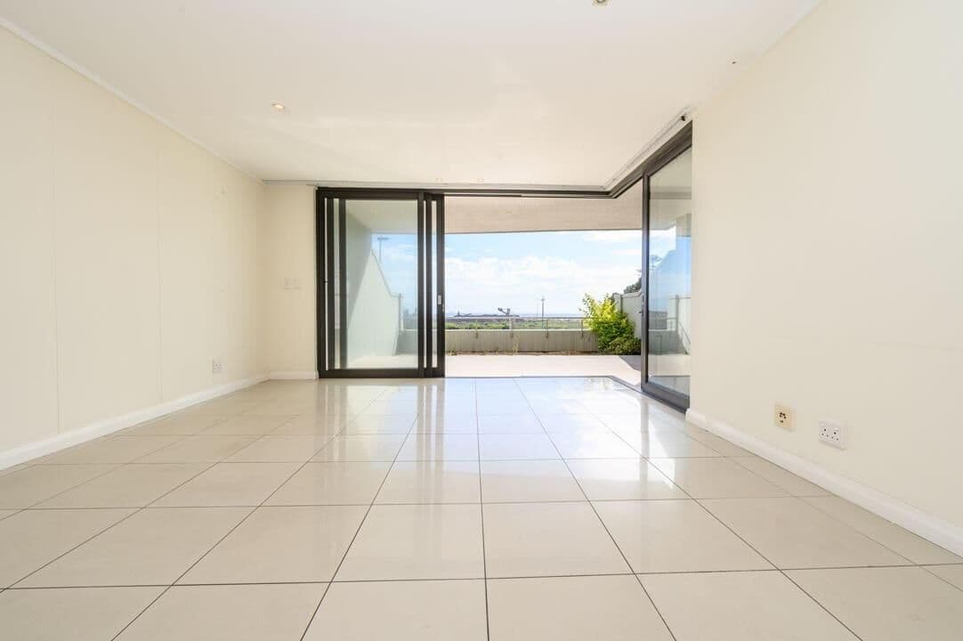 Prestigious residence with sea views and garden — photograph 3 of 34