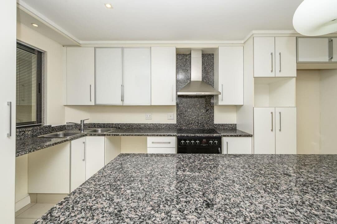 Prestigious residence with sea views and garden — photograph 5 of 34