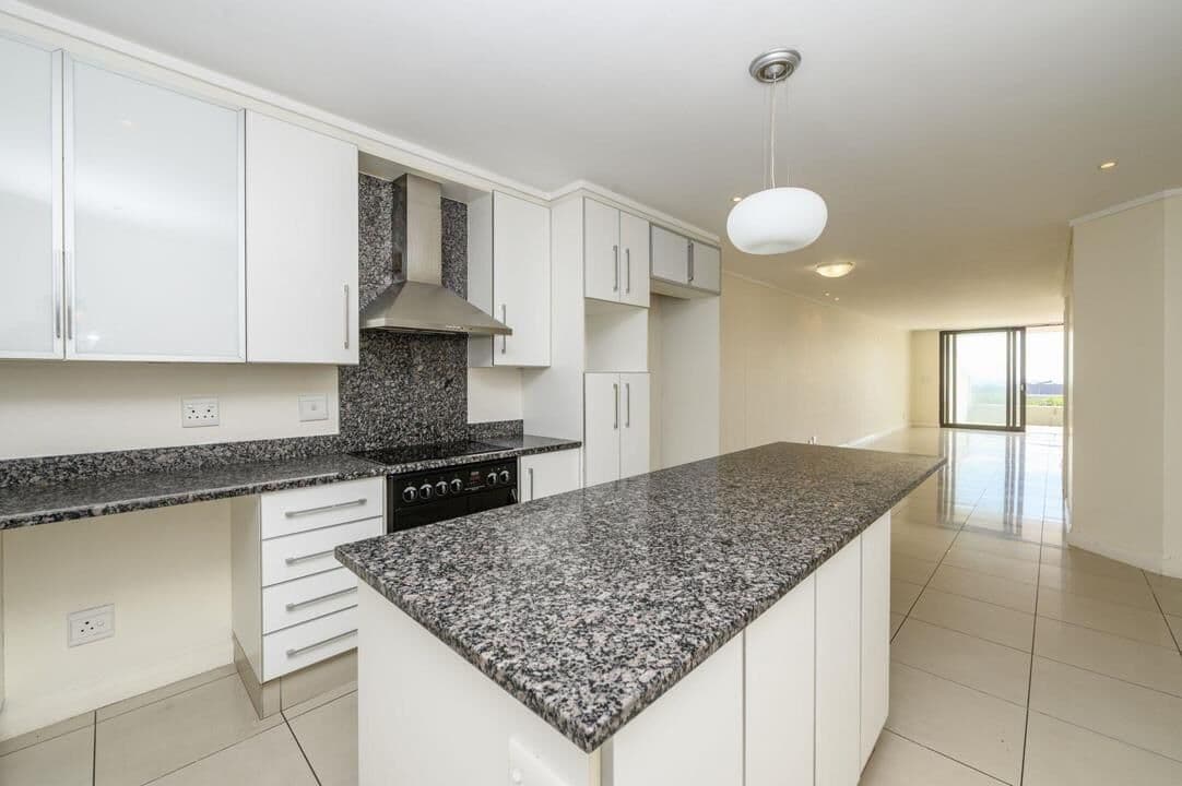 Prestigious residence with sea views and garden — photograph 8 of 34