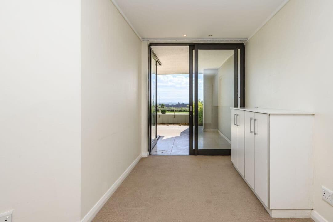 Prestigious residence with sea views and garden — photograph 11 of 34