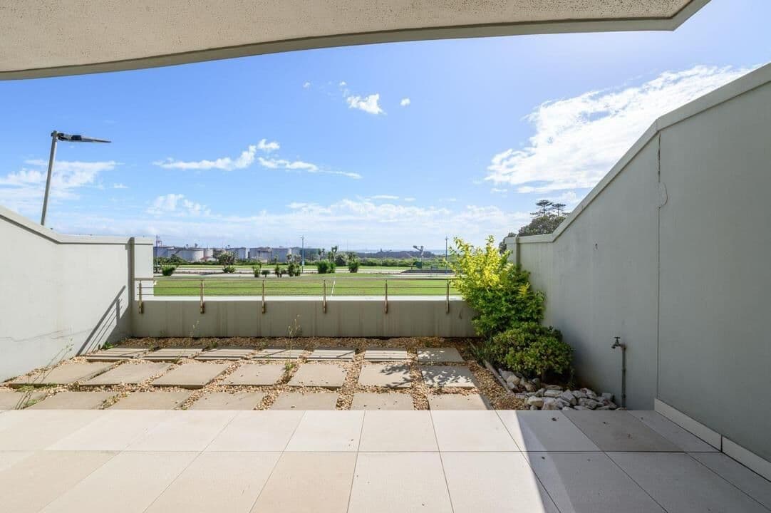 Prestigious residence with sea views and garden — photograph 24 of 34