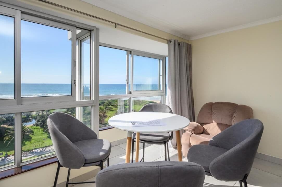 Wake up to uninterrupted 180-ocean views in this exceptional, sea facing apartment, where luxury, space and security come together to create the ultimate lock-up-and-go lifestyle. — photograph 4 of 30