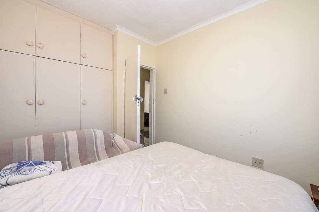 Wake up to uninterrupted 180-ocean views in this exceptional, sea facing apartment, where luxury, space and security come together to create the ultimate lock-up-and-go lifestyle. — photograph 5 of 30