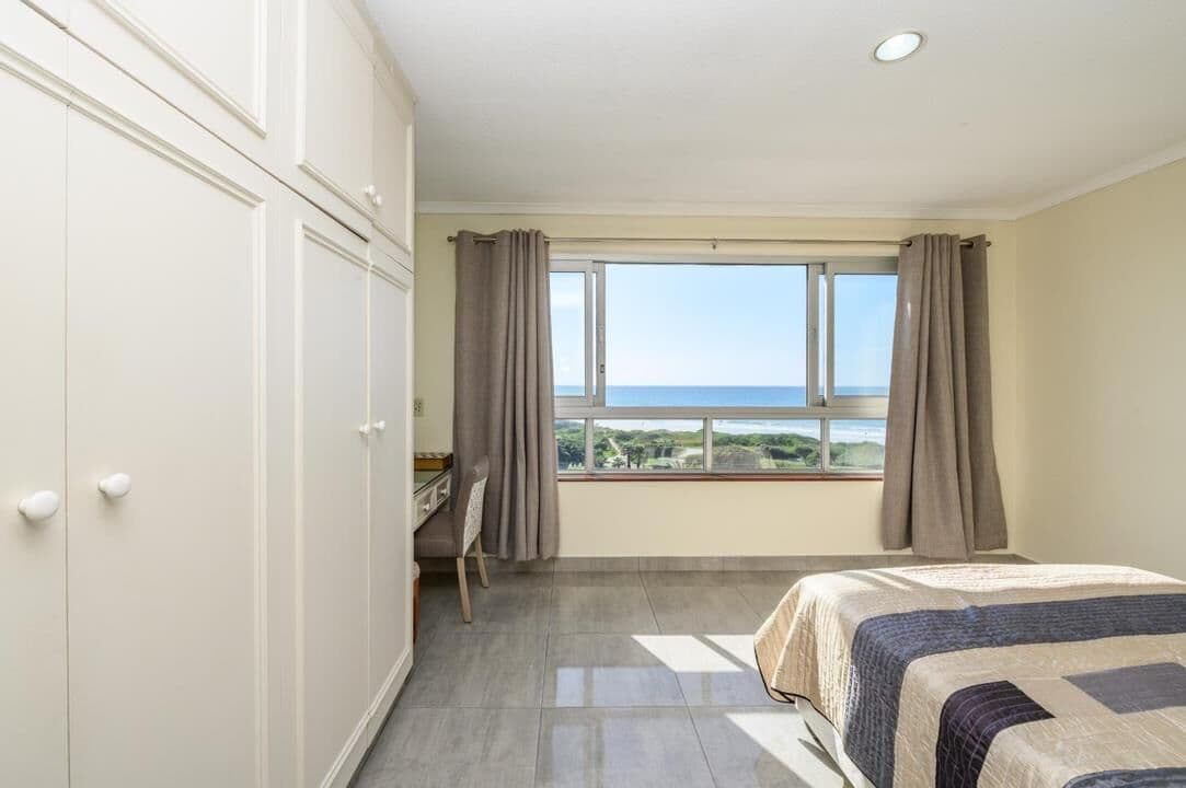 Wake up to uninterrupted 180-ocean views in this exceptional, sea facing apartment, where luxury, space and security come together to create the ultimate lock-up-and-go lifestyle. — photograph 18 of 30