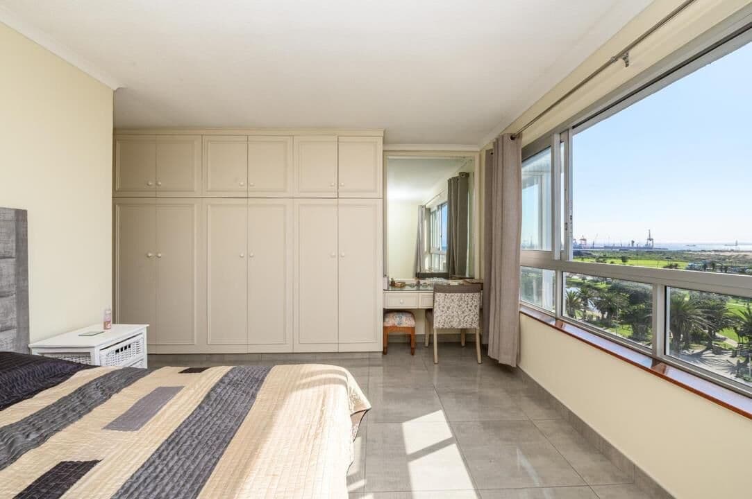 Wake up to uninterrupted 180-ocean views in this exceptional, sea facing apartment, where luxury, space and security come together to create the ultimate lock-up-and-go lifestyle. — photograph 19 of 30