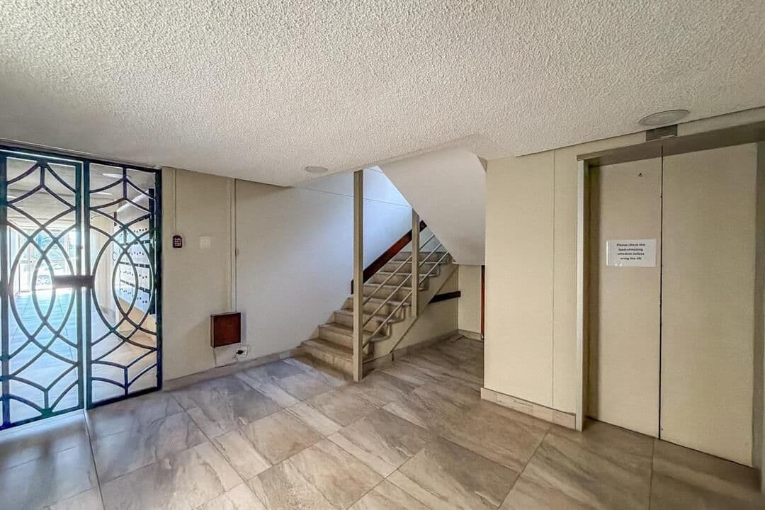 Wake up to uninterrupted 180-ocean views in this exceptional, sea facing apartment, where luxury, space and security come together to create the ultimate lock-up-and-go lifestyle. — photograph 27 of 30