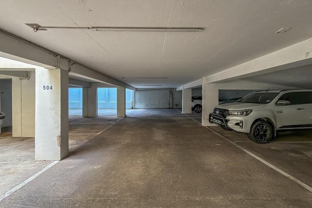 Wake up to uninterrupted 180-ocean views in this exceptional, sea facing apartment, where luxury, space and security come together to create the ultimate lock-up-and-go lifestyle. — photograph 29 of 30