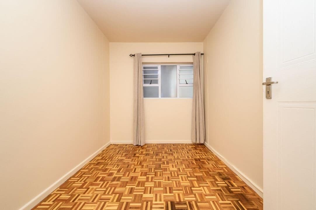 Top-Floor 2-Bedroom Apartment with Ocean Views for Sale in Prime Location — photograph 6 of 24