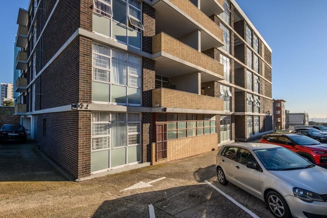 Top-Floor 2-Bedroom Apartment with Ocean Views for Sale in Prime Location — photograph 17 of 24