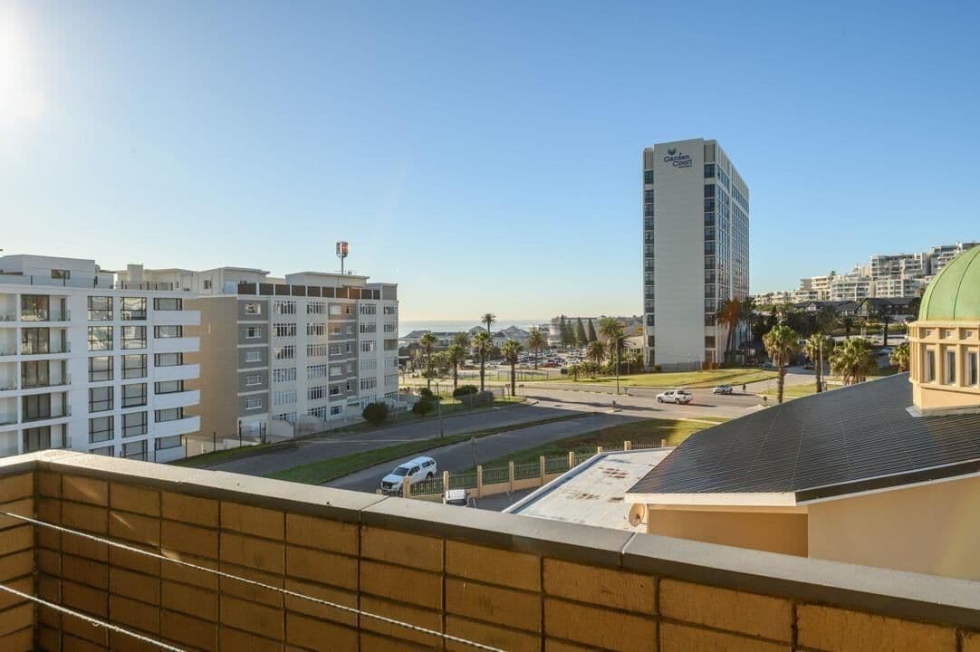 Top-Floor 2-Bedroom Apartment with Ocean Views for Sale in Prime Location — photograph 20 of 24