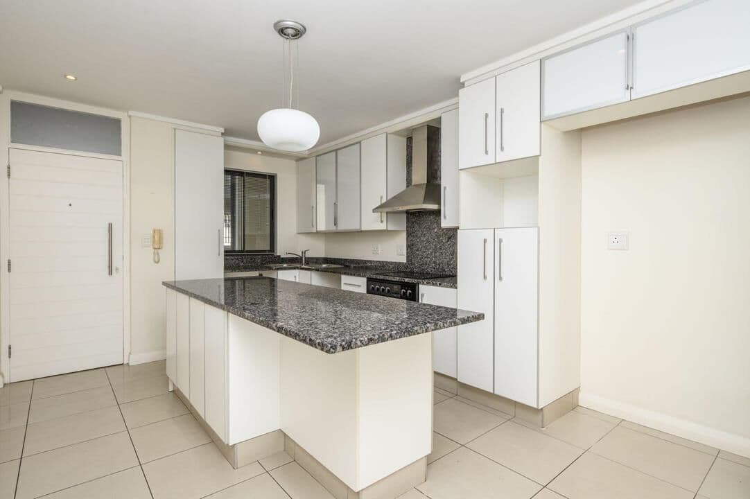 Prestigious residence with sea views and garden — photograph 4 of 34