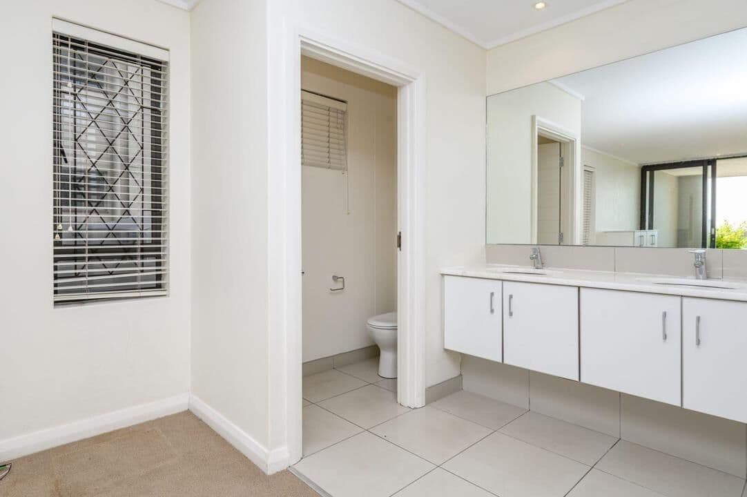 Prestigious residence with sea views and garden — photograph 14 of 34