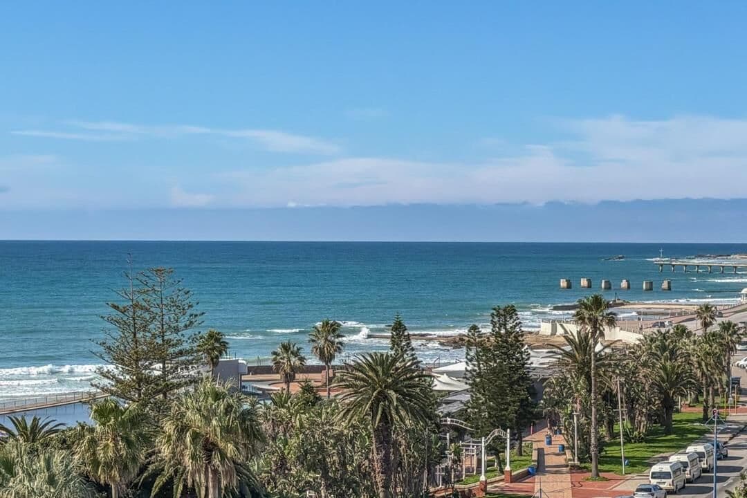Wake up to uninterrupted 180-ocean views in this exceptional, sea facing apartment, where luxury, space and security come together to create the ultimate lock-up-and-go lifestyle. — photograph 2 of 30