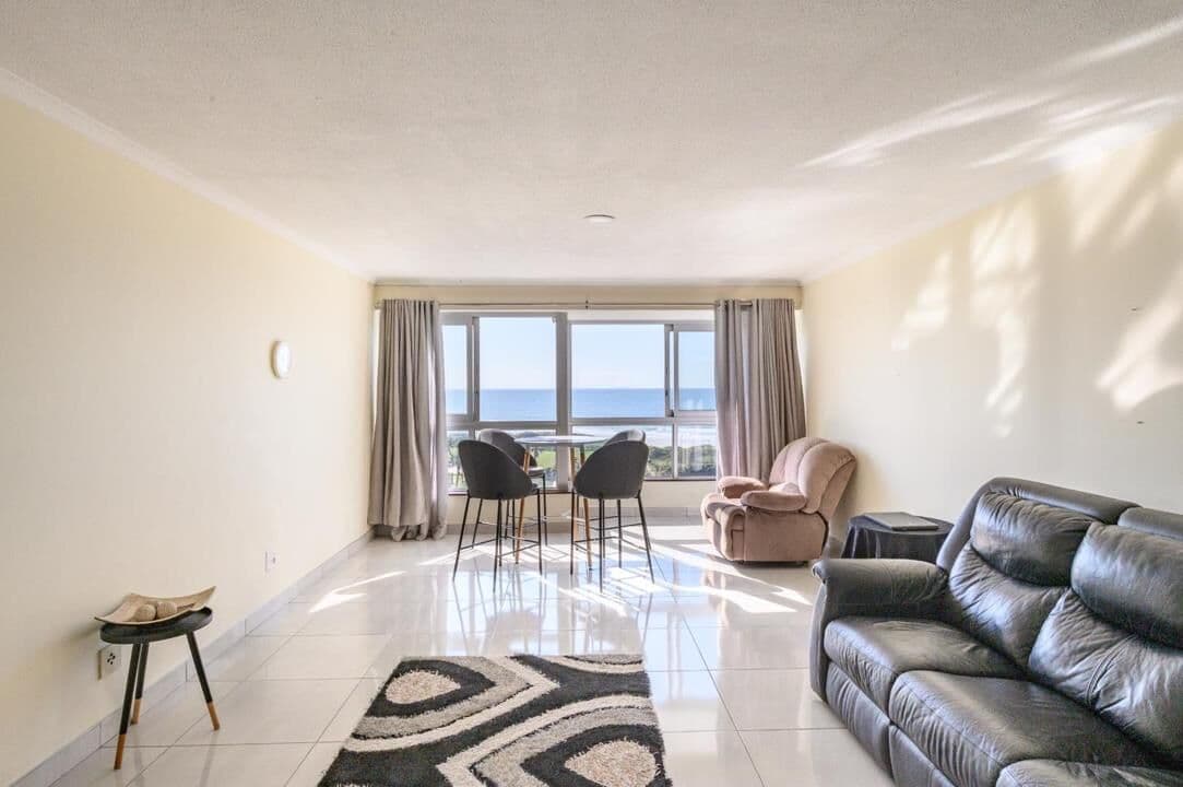 Wake up to uninterrupted 180-ocean views in this exceptional, sea facing apartment, where luxury, space and security come together to create the ultimate lock-up-and-go lifestyle. — photograph 3 of 30