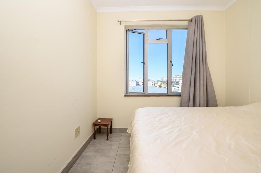 Wake up to uninterrupted 180-ocean views in this exceptional, sea facing apartment, where luxury, space and security come together to create the ultimate lock-up-and-go lifestyle. — photograph 13 of 30