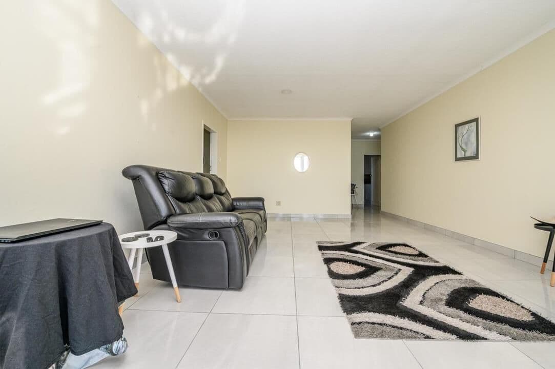 Wake up to uninterrupted 180-ocean views in this exceptional, sea facing apartment, where luxury, space and security come together to create the ultimate lock-up-and-go lifestyle. — photograph 14 of 30
