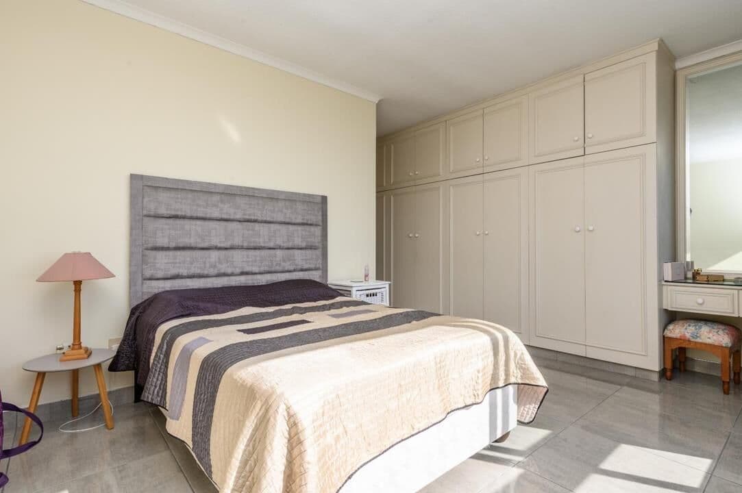 Wake up to uninterrupted 180-ocean views in this exceptional, sea facing apartment, where luxury, space and security come together to create the ultimate lock-up-and-go lifestyle. — photograph 21 of 30