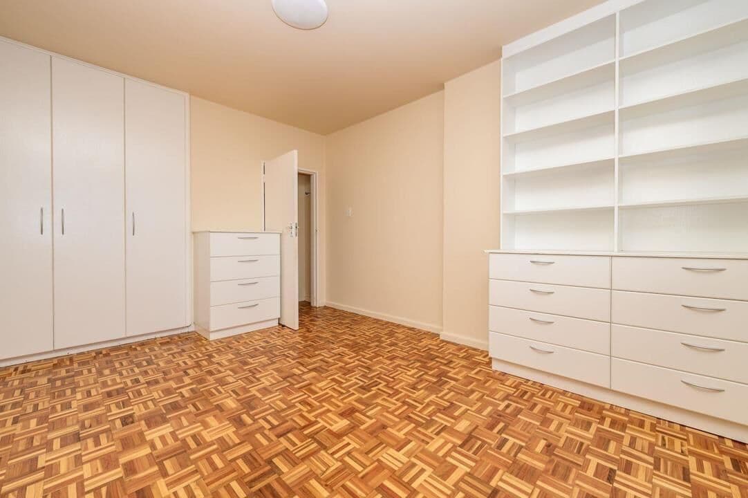 Top-Floor 2-Bedroom Apartment with Ocean Views for Sale in Prime Location — photograph 5 of 24