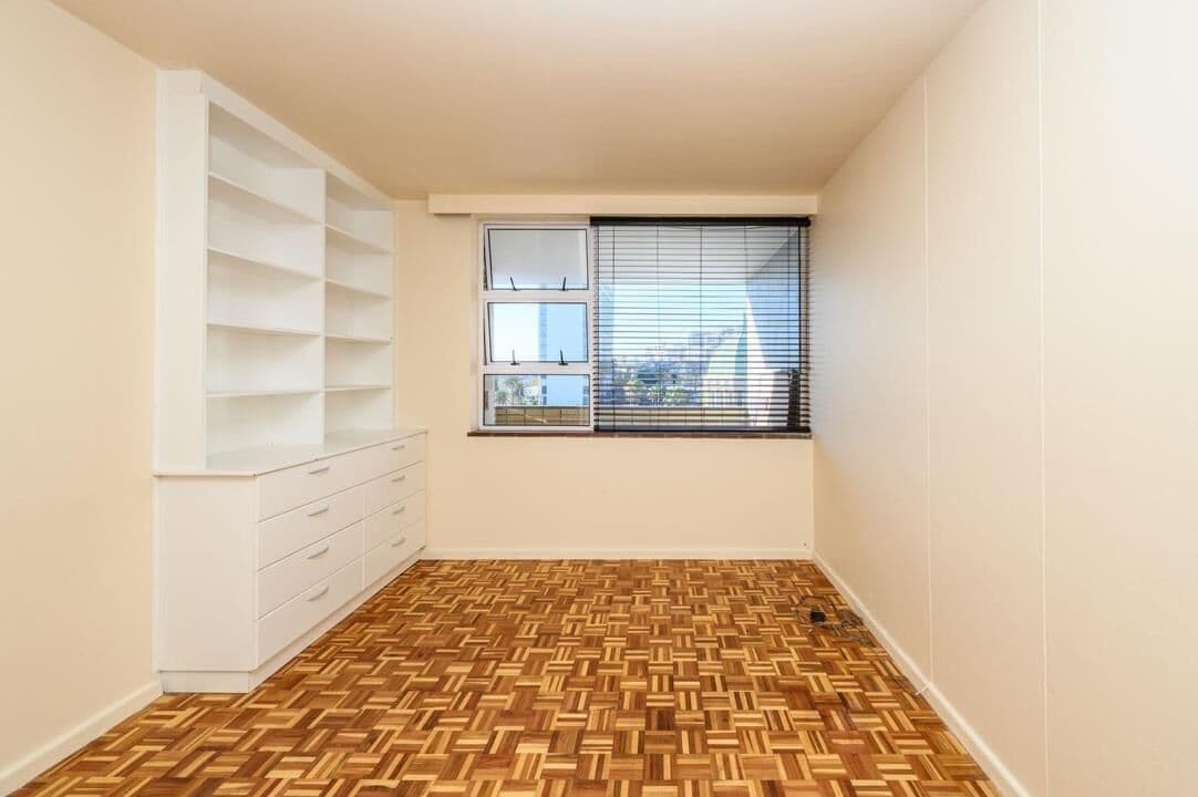 Top-Floor 2-Bedroom Apartment with Ocean Views for Sale in Prime Location — photograph 10 of 24
