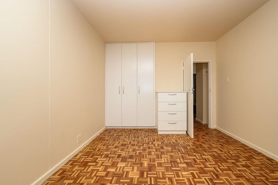 Top-Floor 2-Bedroom Apartment with Ocean Views for Sale in Prime Location — photograph 11 of 24
