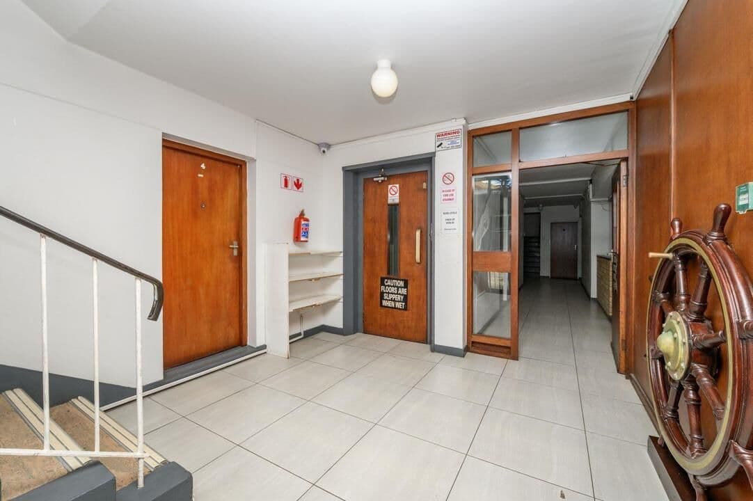 Top-Floor 2-Bedroom Apartment with Ocean Views for Sale in Prime Location — photograph 14 of 24