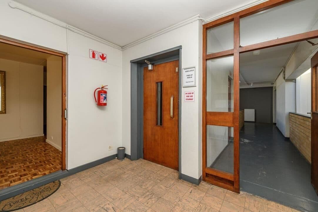 Top-Floor 2-Bedroom Apartment with Ocean Views for Sale in Prime Location — photograph 15 of 24