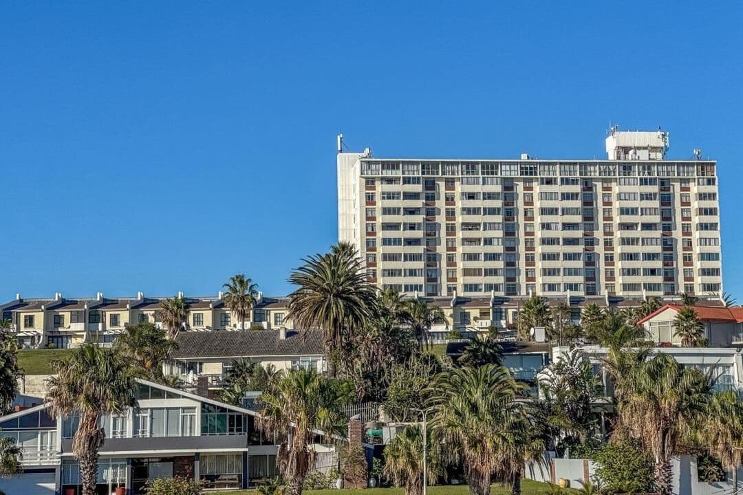 Top-Floor 2-Bedroom Apartment with Ocean Views for Sale in Prime Location — photograph 24 of 24