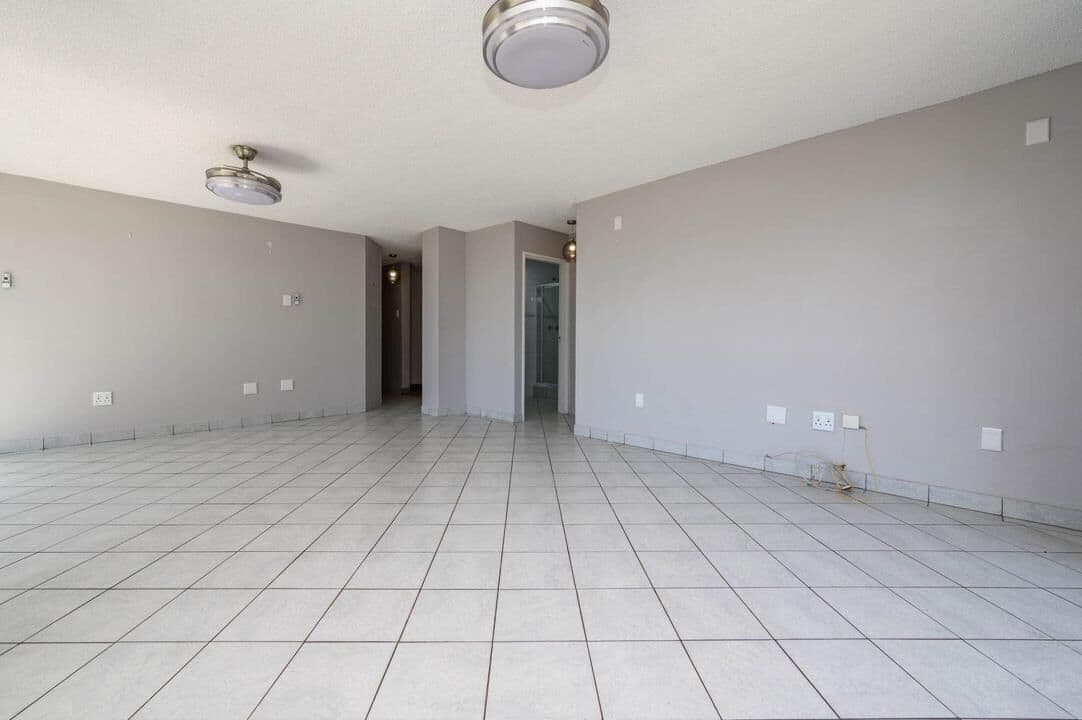 Modern 3 Bedroom Apartment with Uninterrupted Sea Views — photograph 4 of 28