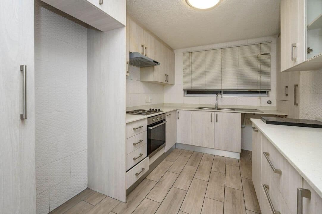 Modern 3 Bedroom Apartment with Uninterrupted Sea Views — photograph 7 of 28