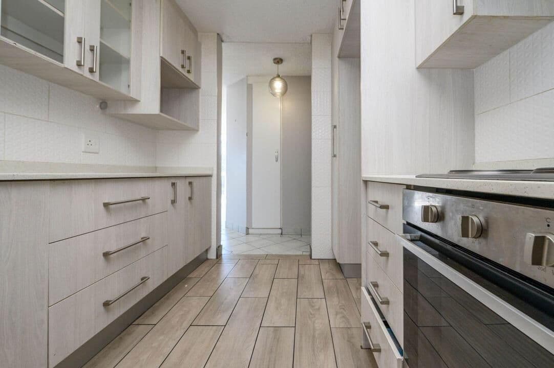 Modern 3 Bedroom Apartment with Uninterrupted Sea Views — photograph 8 of 28