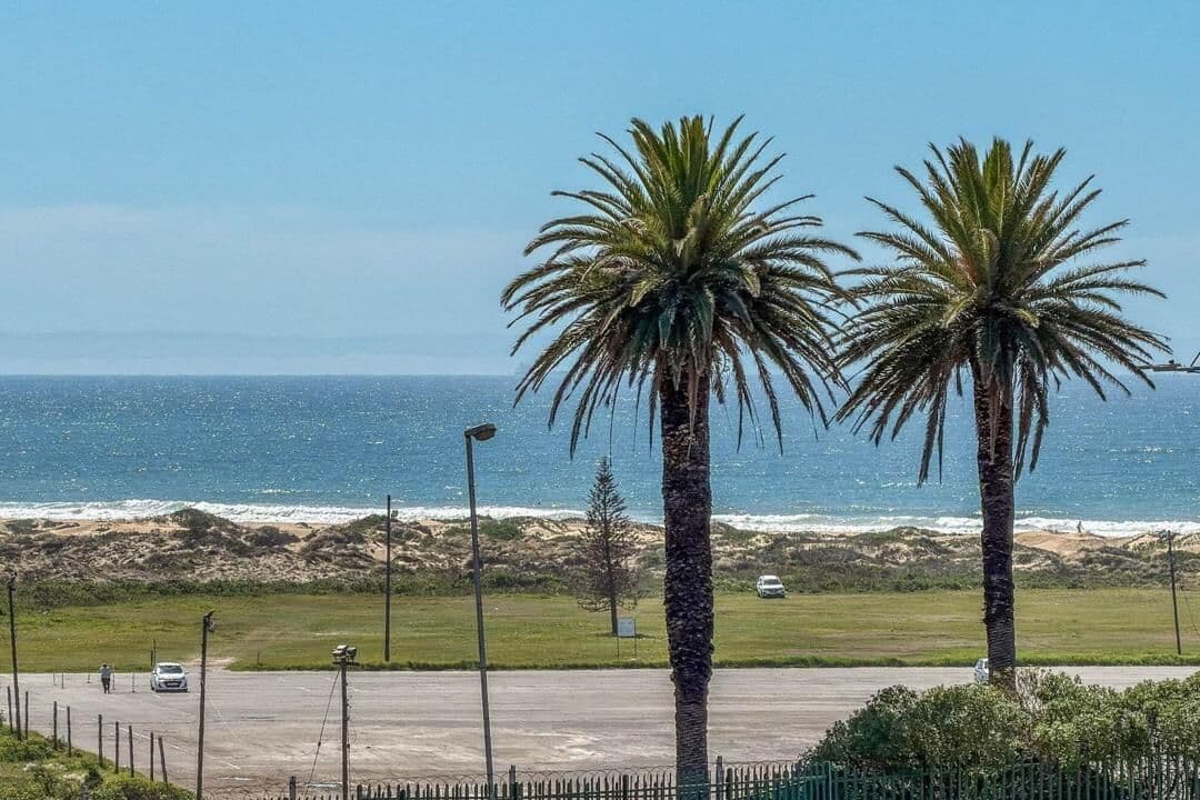 Modern 3 Bedroom Apartment with Uninterrupted Sea Views — photograph 23 of 28