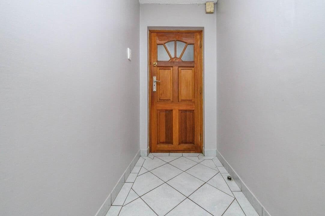 Modern 3 Bedroom Apartment with Uninterrupted Sea Views — photograph 25 of 28