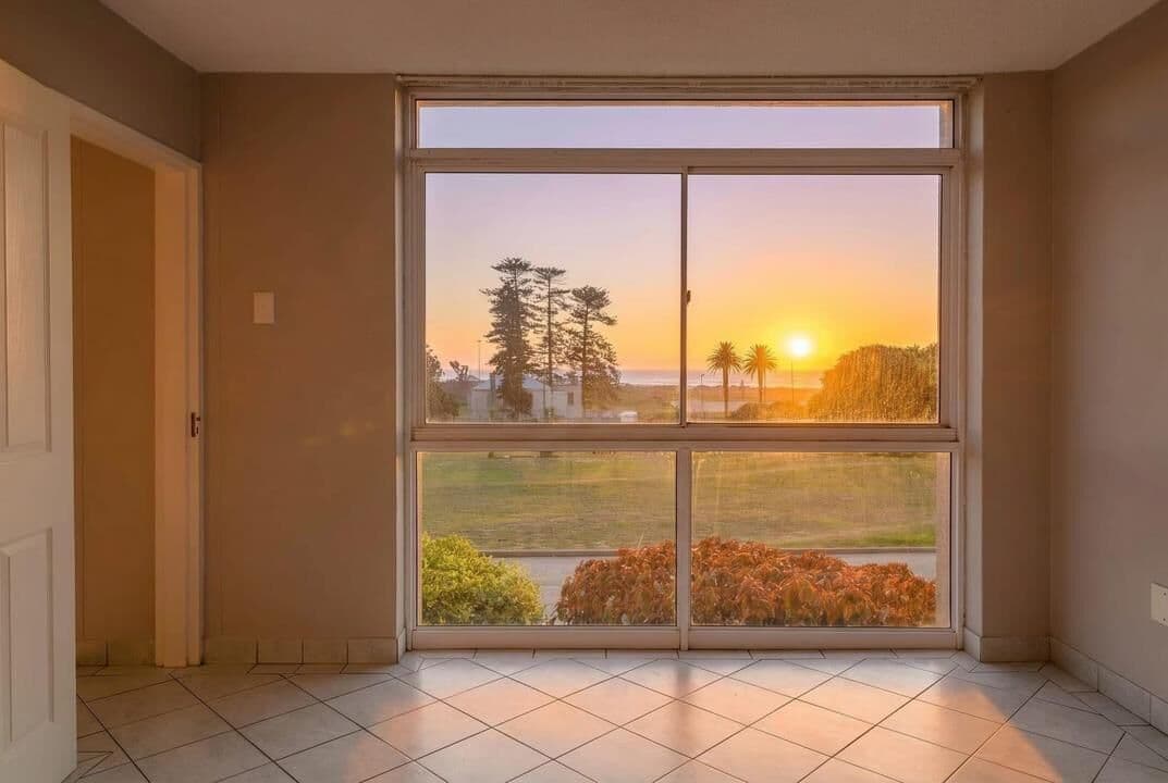 Modern 3 Bedroom Apartment with Uninterrupted Sea Views — photograph 27 of 28