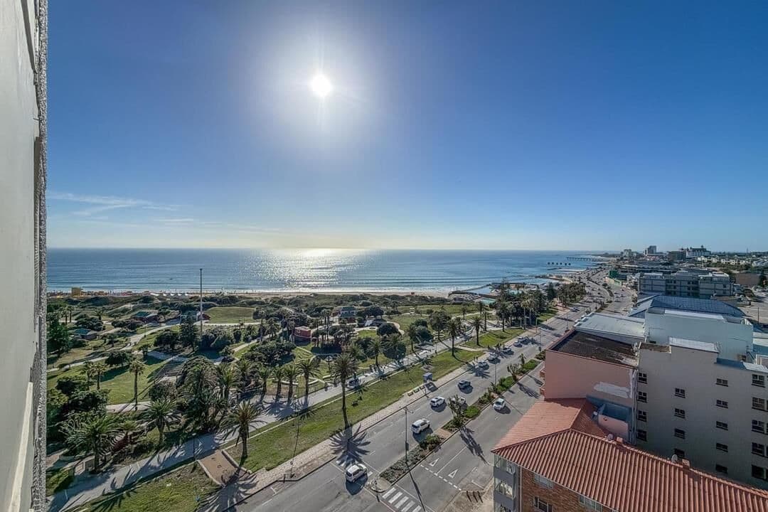 A RARE GEM WITH BREATHTAKING 180 DEG SEA VIEWS — Humewood