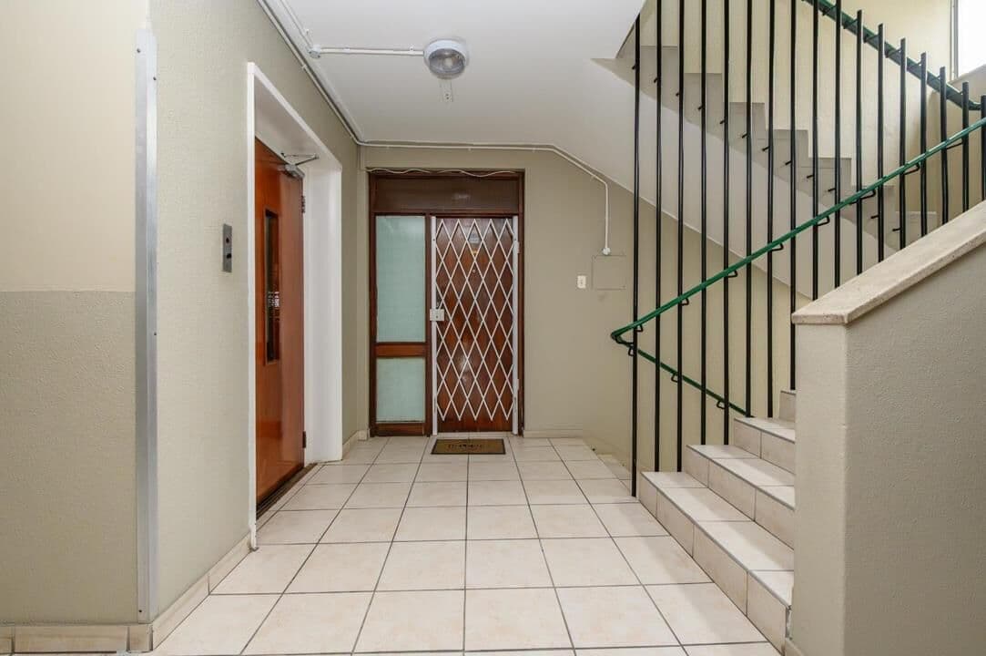 Spacious Coastal Living - An Exceptional Opportunity Near the Sea — photograph 6 of 21