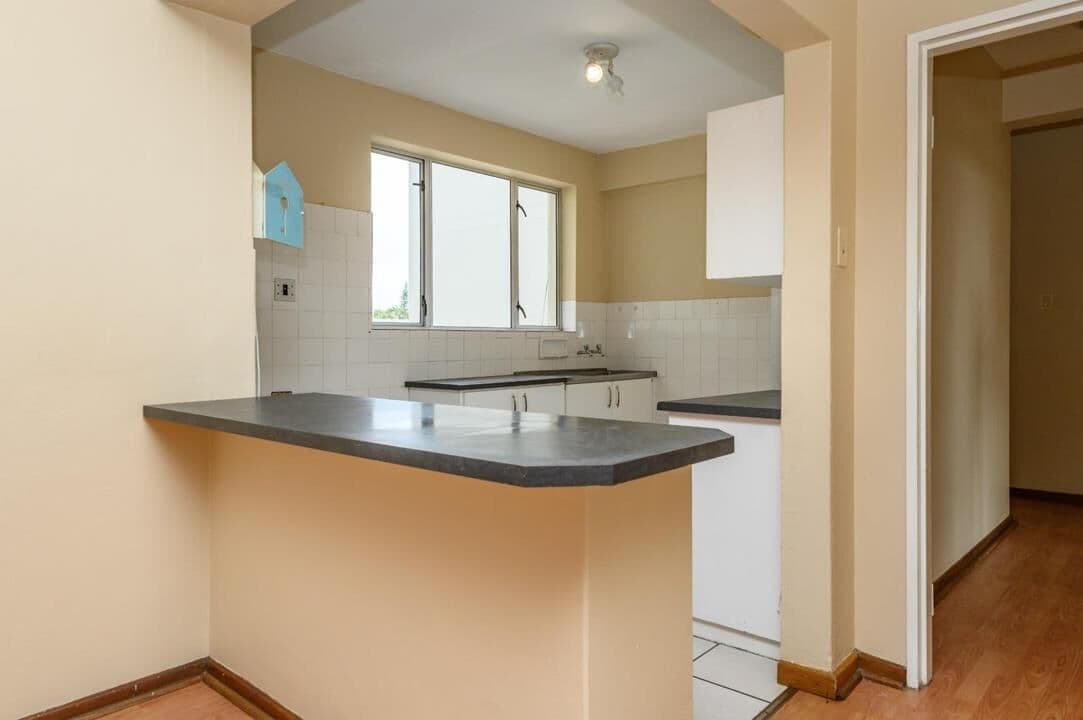 Spacious Coastal Living - An Exceptional Opportunity Near the Sea — photograph 11 of 21