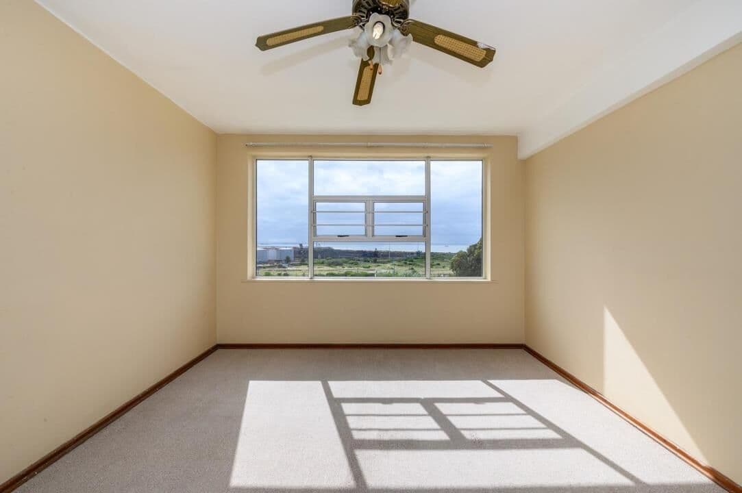 Spacious Coastal Living - An Exceptional Opportunity Near the Sea — photograph 12 of 21