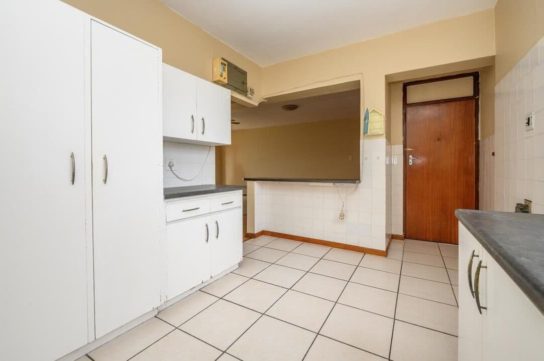 Spacious Coastal Living - An Exceptional Opportunity Near the Sea — photograph 13 of 21