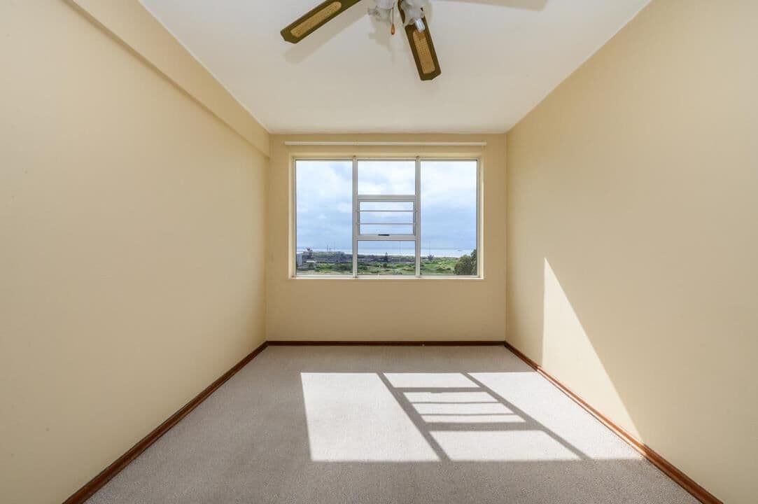 Spacious Coastal Living - An Exceptional Opportunity Near the Sea — photograph 17 of 21